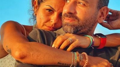 عمرو سلامة برفقة زوجته ويعلق: الجواز طلع حلو