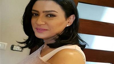 ”بصورة من صندوق الذكريات”.. شاهد وفاء صادق في مرحلة الطفولة برفقة والدتها