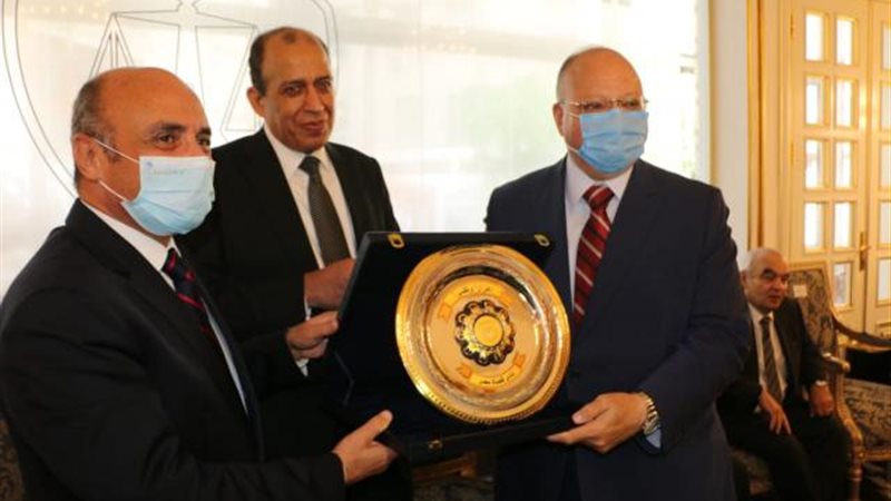 وزير العدل ومحافظ