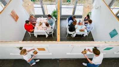 «غرفة لكل طاولة».. افتتاح أول مطعم بريطاني يواجه العزل والكورونا