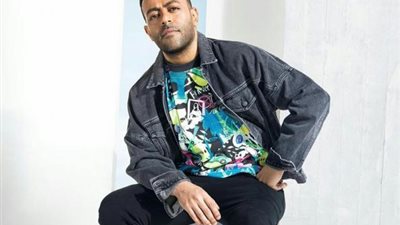 تامر عاشور يتنازل عن لقب ”ملك النكد” بأغنيته الجديدة.. وجمهوره ينقسم بين مؤيد ومعارض