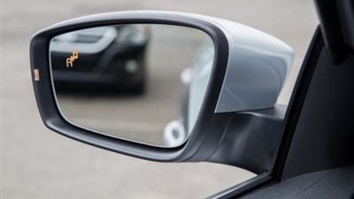 تجنبا لمخاطر النقطة العمياء ..الطريقة الصحيحة لضبط مرايا السيارة