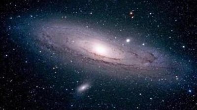 شظايا نجمية تتحرك بسرعة مليونى ميل بالساعة تجاه مجرتنا.. معهد الفلك يكشف التفاصيل