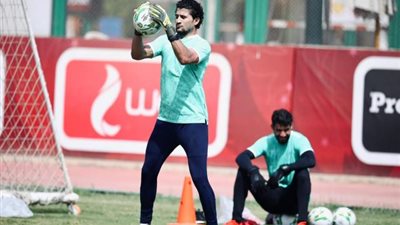 تدريبات بدنية شاقة لحراس الأهلي