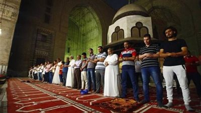 إذا كنت تعاني من العطس أثناء الصلاة .. هذا ما عليك فعله