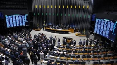 قصة النائبة البرلمانية التي قتلت زوجها بمساعدة أبنائها وأحفادها