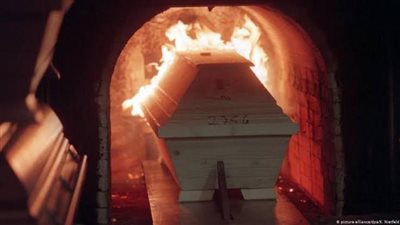 أوصى بحرق جثته بعد الموت، فما حكم صلاة الجنازة عليه؟