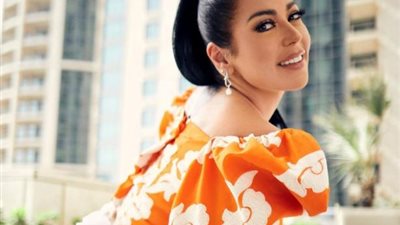 لقاء الخميسى عادت للديكور الخاص بمسلسل ”إجازة مفتوحة”