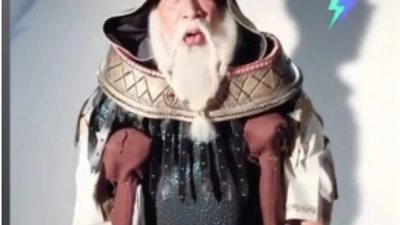 شريف دسوقى بـ”لوك” مميز من مسرحية ”ياما فى الجراب يا حاوى”