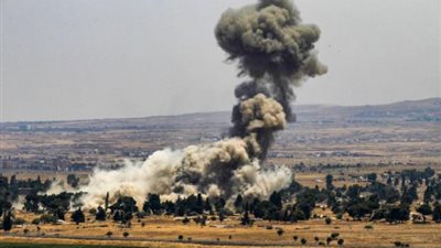 ”غزة تحت القصف”.. مروحية عسكرية إسرائيلية تقصف موقعًا شرق القطاع