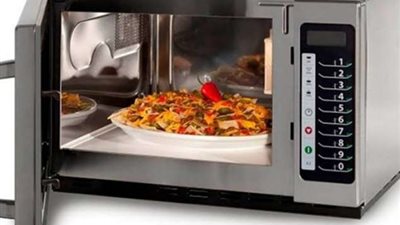 كل ما تريد معرفته عن أضرار تسخين الطعام بالميكروويف