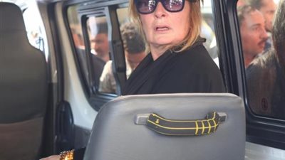 حاولت الانتحار بسبب حبيبها.. وأخفت زواجها 15 عاما ..يسرا تكشف أدق أسرار حياتها الشخصية