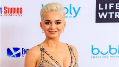 مستوحى من أهرامات مصر.. تعرف على خط أزياء كاتي بيري الجديد