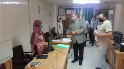 محافظ أسيوط يتابع سير العمل والالتزام بإجراءات الوقاية من فيروس كورونا