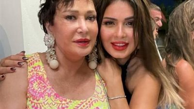 نجلاء بدر برفقة لبلبة وتعلق: نونيا الحب كله