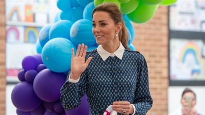 الأميرة كيت ميدلتون تبهر محبيها بفستانها الأنيق.. وهذا سعره