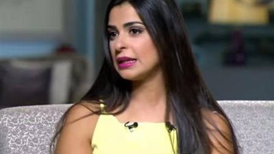 بالأحمر النارى.. رانيا منصور تشعل مواقع التواصل الاجتماعى بإطلالة جذابة