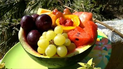 منها المانجو والبرقوق.. تعرف علي غرائب وطرائف الفواكه في مصر