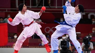 السيسي يمنح اللاعبة فريال أشرف وسام الرياضة من الطبقة الأولى