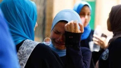 شكاوى ودموع من صعوبة امتحان الفيزياء.. والتعليم ترد : مطابق للمواصفات