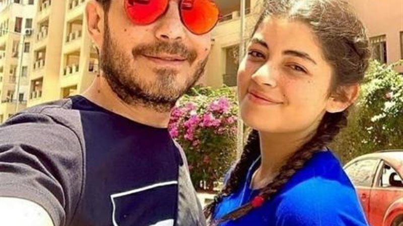 أحمد زاهر وابنته