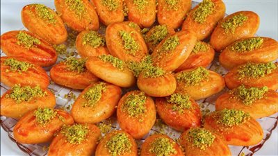 حلويات رمضان 2025.. طريقة عمل رموش الست في المنزل بطريقة سهلة وموفرة