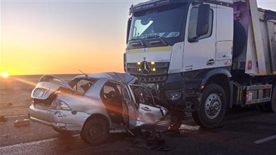  مصرع شخصين دهسا وإصابة آخر بـ حادث الواحات _ صور الحادث