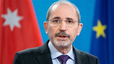 الأردن يرفض مقترح ترامب بنقل سكان غزة ويؤكد على حماية مصالحه الوطنية.