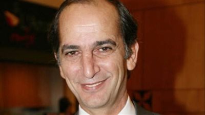 هشام سليم.. دعم ابنه بعد تحوله الجنسي وواجه السرطان بشجاعة وتنبأ بوفاته 