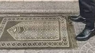 حكم الصلاة بالحذاء.. الإفتاء توضح الشروط والضوابط الشرعية