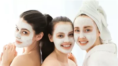 فوائد قناع الطين والجل المذهلة.. والفرق بينهم وكيفية استخدامهم