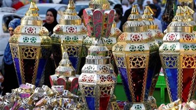 استعدادات رمضان تكتمل بالزينة.. تعرف على أسعار فوانيس رمضان 2025 