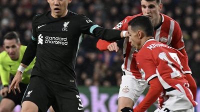 آيندهوفن يتفوق على ليفربول بثلاثية في شوط أول مثير بدوري أبطال أوروبا