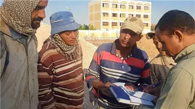 موعد صرف منحة رمضان لـ العمالة غير المنتظمة 2025.. طريقة الاستعلام والتسجيل