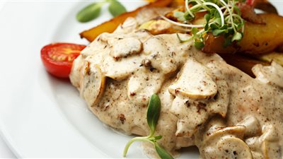 استعدادًا لعزومات رمضان.. طريقة عمل ستيك الدجاج بطريقة لذيذة وصحية