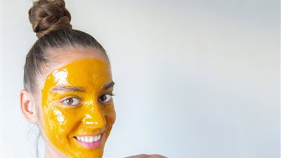 سر البشرة الصحية.. كيف يساعد الكركم في علاج مشاكل الجلد؟