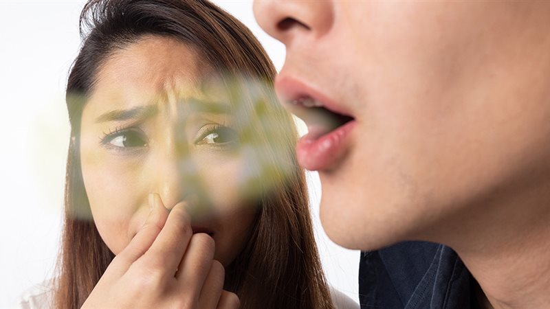 أسباب رائحة الفم