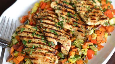 طريقة إعداد بفتيك الدجاج المشوي.. نكهة غنية وفوائد غذائية مذهلة