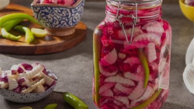 طريقة تحضير مخلل اللفت قبل رمضان 2025.. بخطوات سهلة وسريعة 