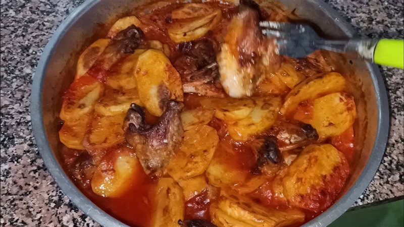 صينية بطاطس بأجنحة