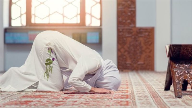 موعد أذان العشاء
