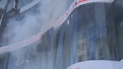 الحماية المدنية تسيطر على حريق شارع بورسعيد بالموسكي.. صور 