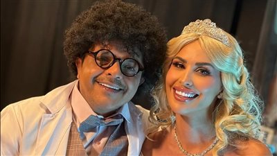 مي سليم رفقة محمد هنيدي في كواليس مسرحية المجانين.. تفاصيل