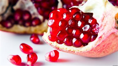 الرمان والطاقة الحيوية.. فاكهة تعزز نشاطك اليومي وصحتك العامة