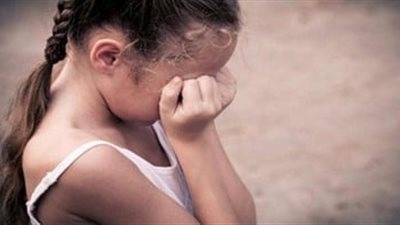 خلافات أسرية تتسبب في تعذيب الأم لـ الطفلة ريم.. كيف طاوعها قلبها؟