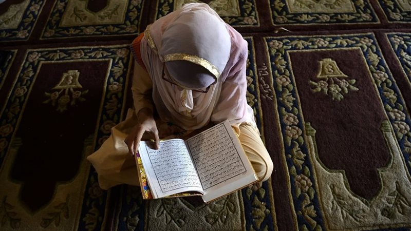 حكم قراءة القرآن