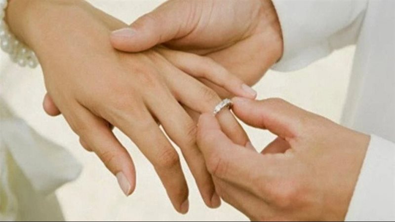 حكم زواج الابن بأخت