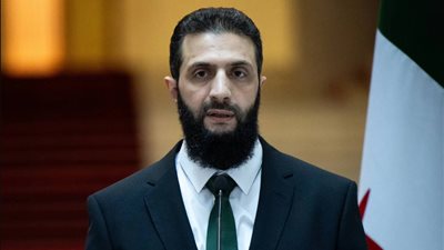 تفاصيل أول ظهور علني لـ زوجة أحمد الشرع في السعودية