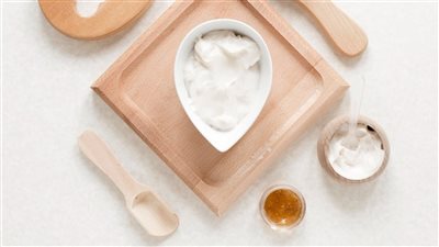 فوائد الزبادي السحرية.. ترطيب فروة الرأس ولمعان فوري