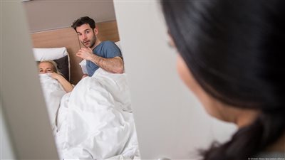 تفاصيل إحالة أحد المتهمين إلى الجنايات بعد نشر فيديوهات غير لائقة لزوجته